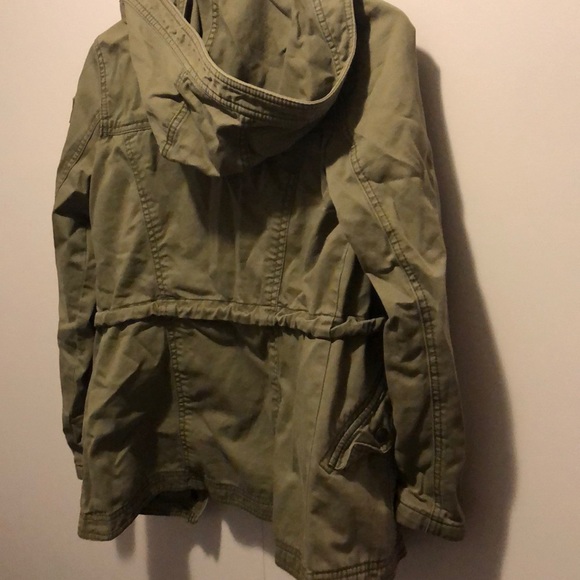 SOLD Girls Abercrombie jacket size XL - Picture 2 of 2